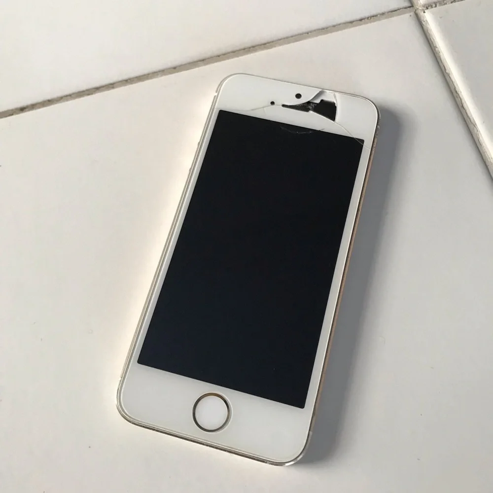 Apple iPhone 5S CDMA — For Parts / Does Not Work
